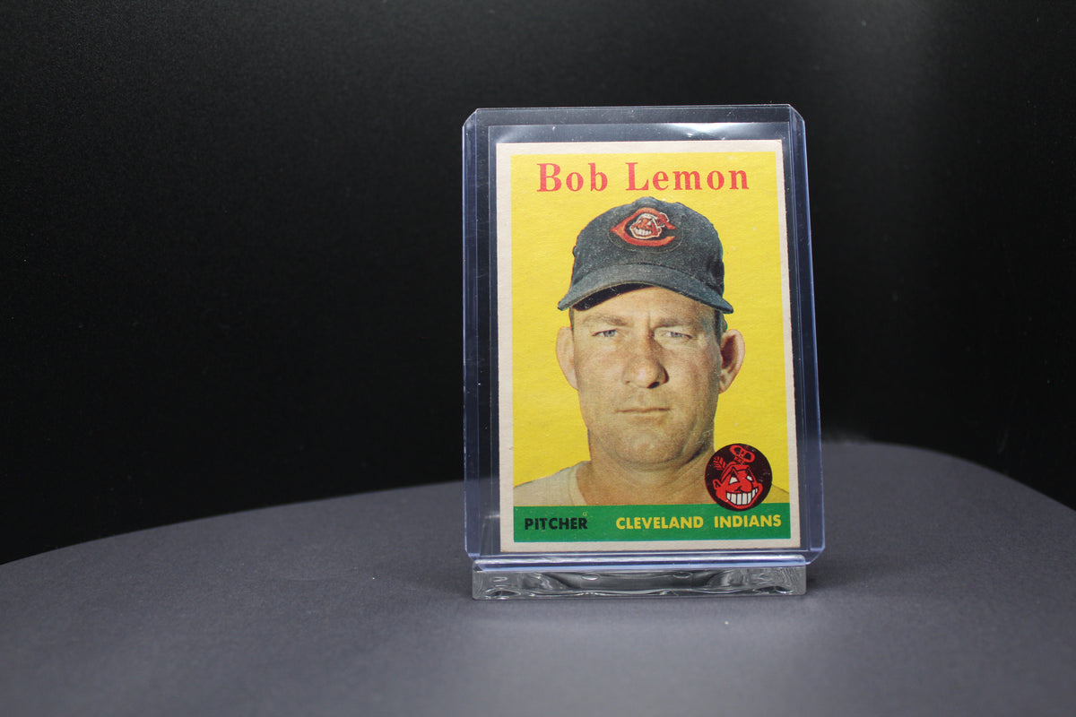 1958 Topps Bob Lemon #2 [Yellow Team]